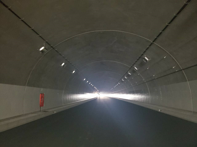 R1中部横断道上八木沢トンネル舗装工事